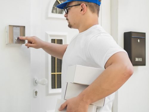 delivery-man-clicking-bell